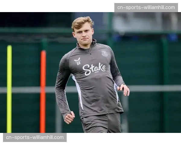 埃弗顿中卫布兰斯韦特大腿问题 防线出球能力减弱